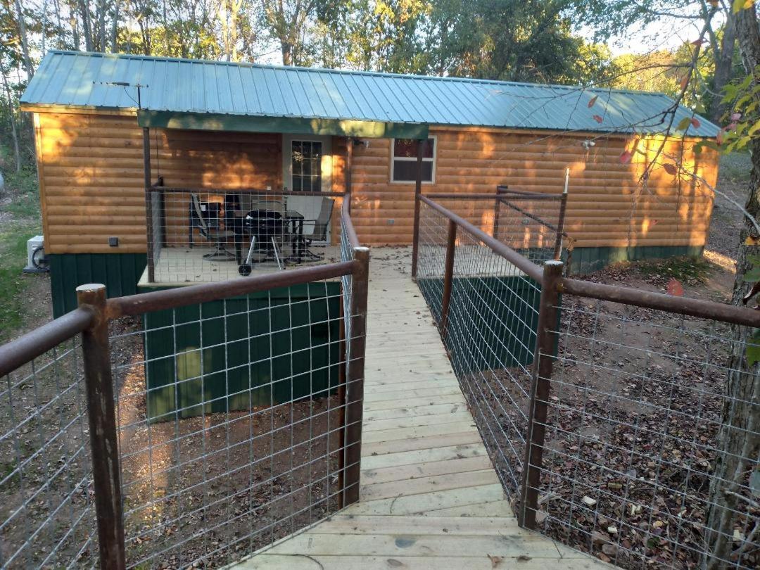 Cabin With A Tree House On A Buffalo Farm . Marshall Exterior foto